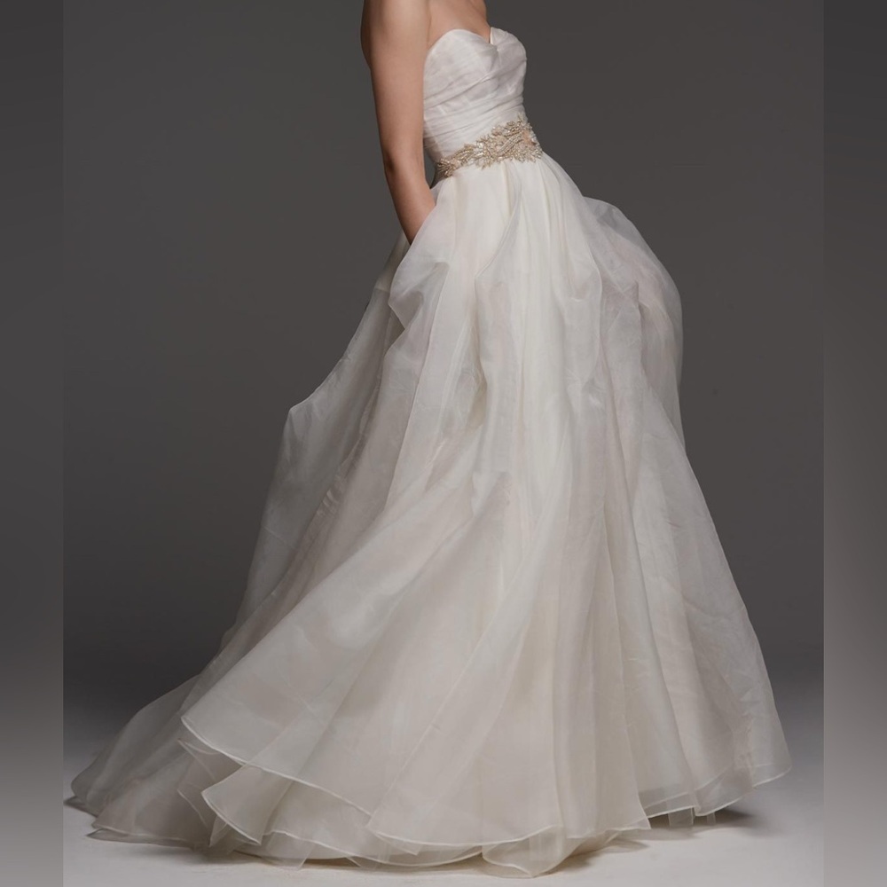Beautiful Strapless Ivory Wedding Gown